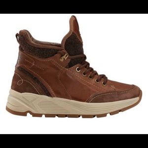 Women’s waterproof boot